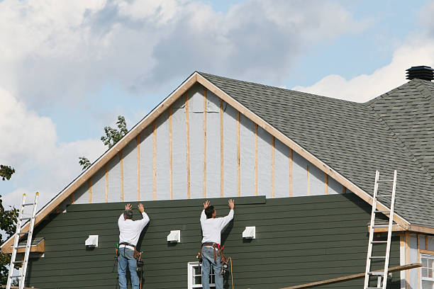 Professional Vinyl Siding technician working in Castalia, NC